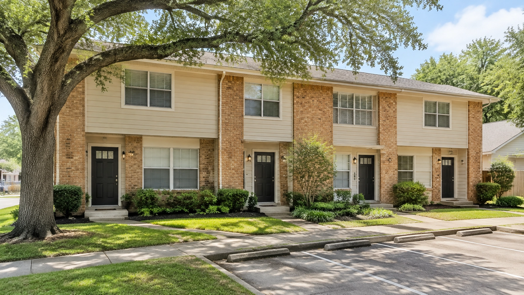 You are currently viewing Houston Fourplex for Sale: The Small Investor’s Guide to Buying a Quadplex in 2026